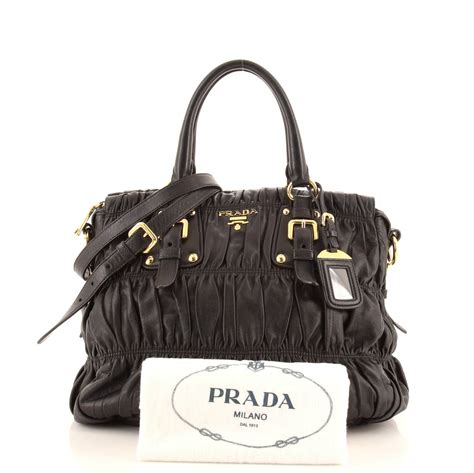 portacarte gaufre prada|PRADA Nappa Gaufre Tote Black 1481622 .